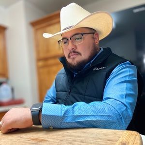 Meet your Posher, Jona